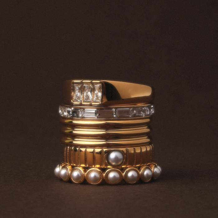 Sleek Gold Signet