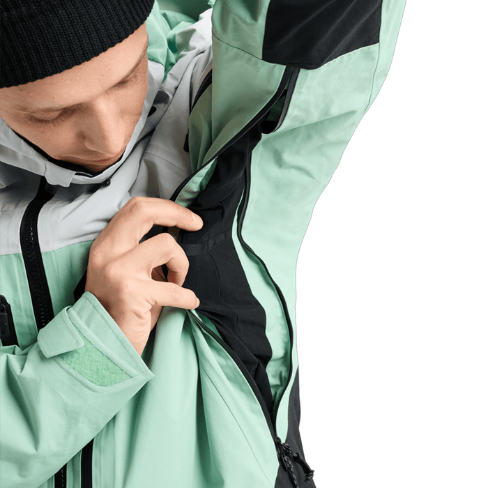 Burton Men's [ak] Swash Gore‑Tex 2L Jacket 2026 Gray Cloud/Soft Sage/True Black - Comor - Go Play Outside
