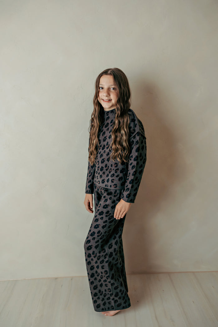 Girl's Knitted Pants Dark Grey Leopard