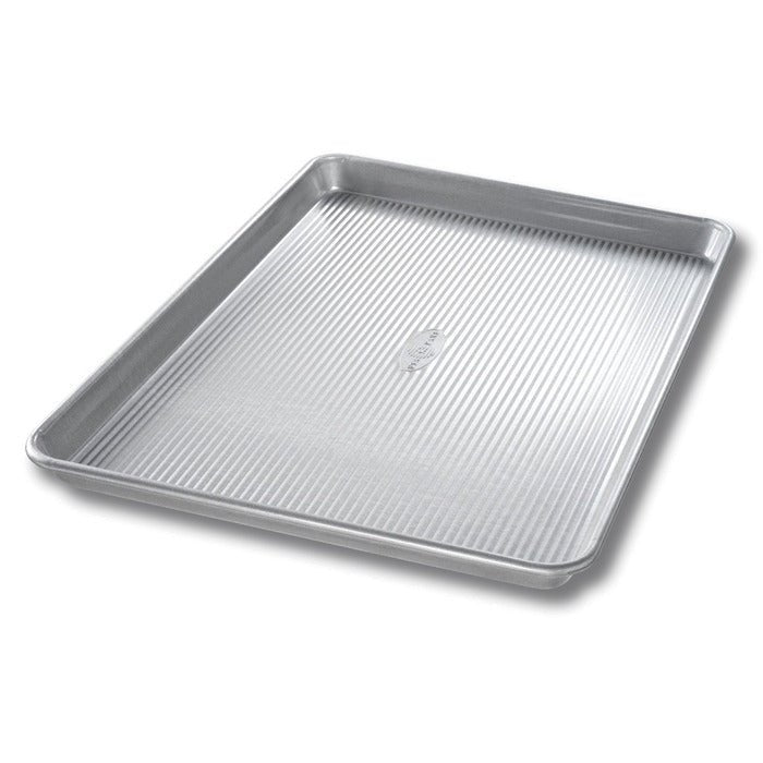 USA Pan half sheet baking pan, durable 1102 BAKING SHEETS with non-stick coating, perfect for baking and roasting in the kitchen.