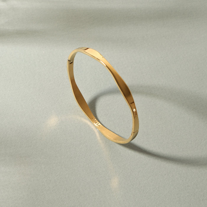 Gold Wavy Bracelet